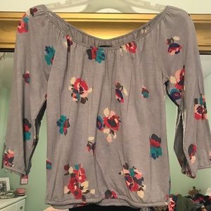 💥DONATING SOON💥off the shoulder floral top
